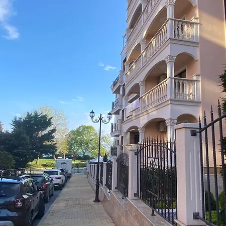 Valencia Gardens Lux Terrace Apartment Nesebar